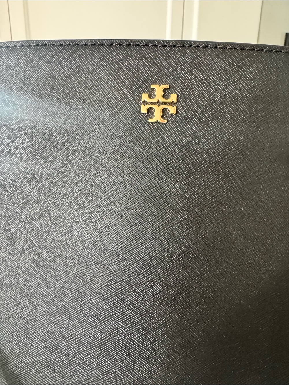 Excellent Tory Burch Black Saffiano Leather Emerson Top Zip Tote with Gold Logo - Picture 12 of 16